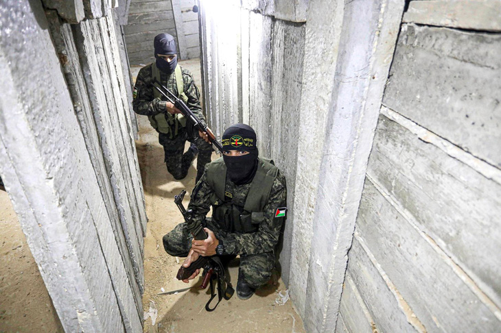Các tay súng trong đường hầm Hamas hồi tháng 3-2023 - Ảnh: Getty Images