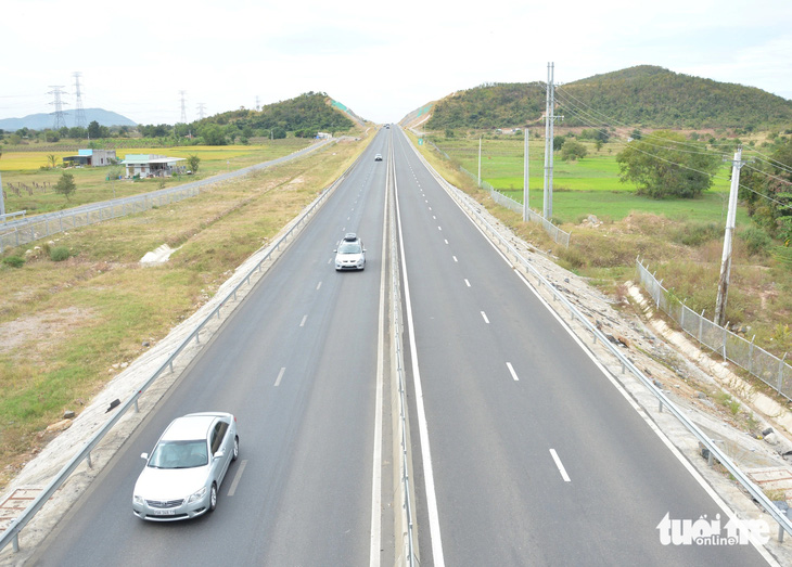 Cao tốc Vĩnh Hảo - Phan Thiết dài khoảng 101km, hiện đang trong giai đoạn khai thác tạm thời tuyến chính - Ảnh: ĐỨC TRONG