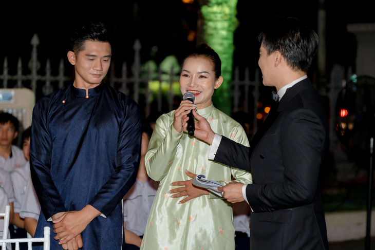 Hai nghệ sĩ xiếc Hiển Phước, Thanh Hoa  giao lưu trong chương trình Gương mặt Việt Nam - Ảnh: BTC