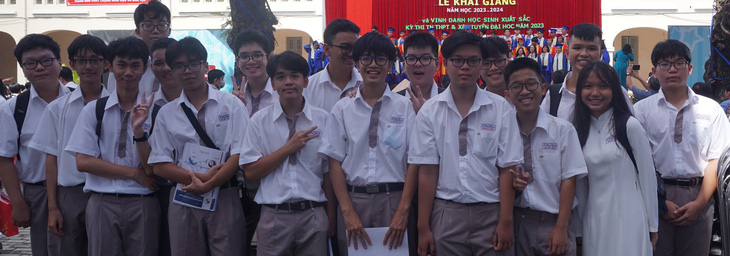 Học sinh lớp 10 Trường THPT chuyên Lê Hồng Phong, TP.HCM. Năm 2024, thí sinh chỉ được đăng ký 2 nguyện vọng tuyển sinh lớp 10 chuyên - Ảnh: H.HG.