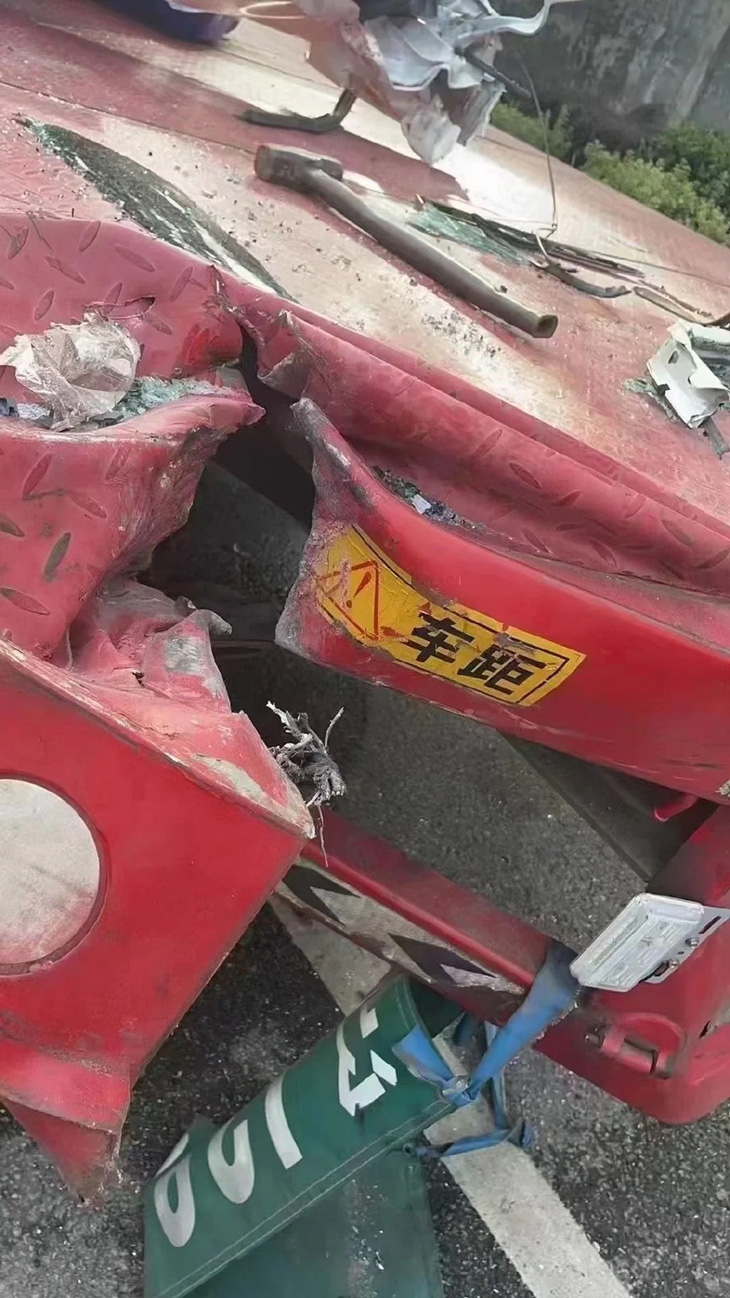 Xe Trung Quốc hứng trọn xe trộn bê tông để chứng minh độ bền- Ảnh 11.
