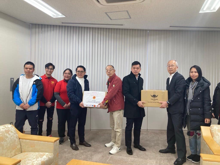 Ngày 6-1-2024, phái đoàn hơn 20 người của Tổng lãnh sự quán Việt Nam tại Osaka cùng với các doanh nghiệp thăm cộng đồng người Việt tại tỉnh Ishikawa - Ảnh: Nhóm Người Việt ở Ishikawa