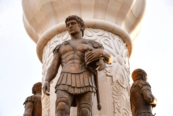 Tượng Alexander Đại đế tại Skopje, Macedonia - Ảnh: TL