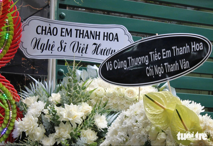 Ngô Thanh Vân hiện đang ở Berlin (Đức) gửi lẵng hoa chia buồn cùng gia đình Thanh Hoa - Ảnh: TÔ CƯỜNG