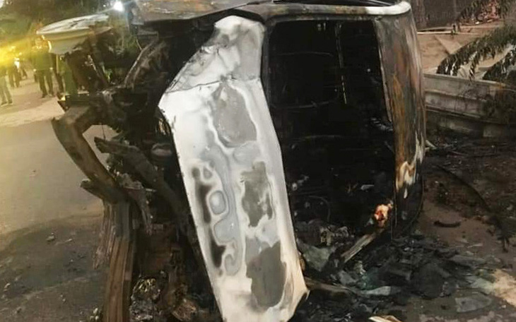 Điều tra vụ một người chết cháy trong xe ô tô