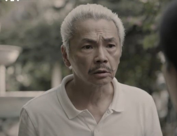 Ông Quảng trong phim Chúng ta của 8 năm sau thời còn trẻ có mái tóc và khuôn mặt không thay đổi so với hiện tại - Ảnh: Chụp lại màn hình