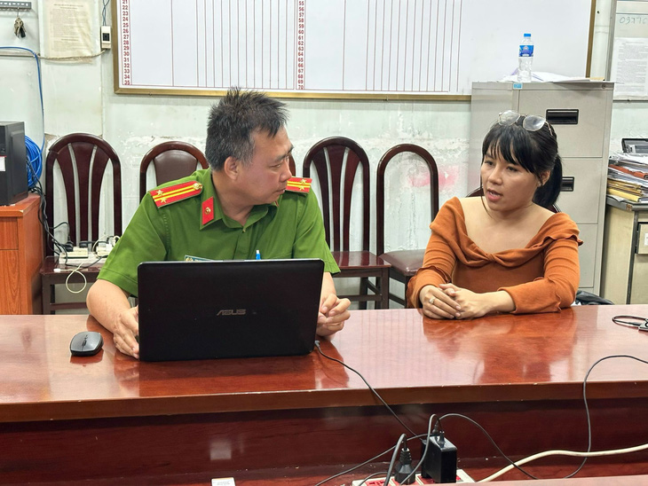 Nguyễn Thị Thiên Nhi tại cơ quan công an - Ảnh: Công an cung cấp