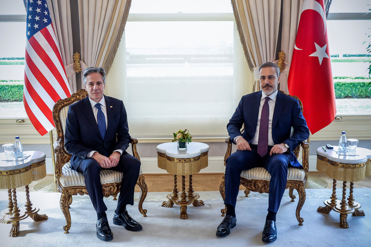 Ngoại trưởng Mỹ Antony Blinken (trái) gặp Ngoại trưởng Thổ Nhĩ Kỳ Hakan Fidan tại Vahdettin, dinh thự riêng của tổng thống, ở Istanbul, ngày 6-1-2024 - Ảnh: REUTERS