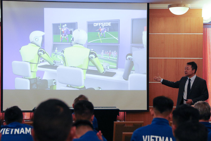 Ban tổ chức Asian Cup 2023 họp với đội tuyển Việt Nam để phổ biến luật thi đấu và những nét mới tại giải - Ảnh: VFF