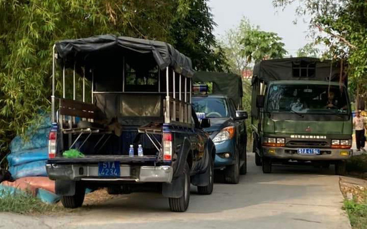 Chốt chặn nhiều tuyến đường truy bắt nghi phạm giết người ở Hóc Môn