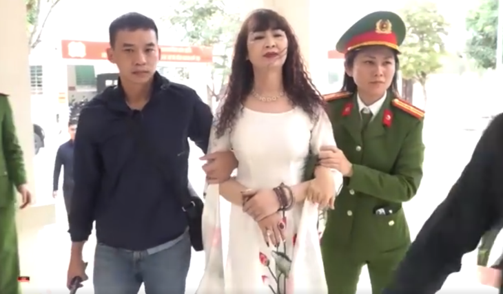 Bà Nguyễn Kim Tiến bị bắt giữ khẩn cấp để làm rõ hành vi lợi dụng danh nghĩa báo chí để bảo kê xe tải - Ảnh: Công an cung cấp
