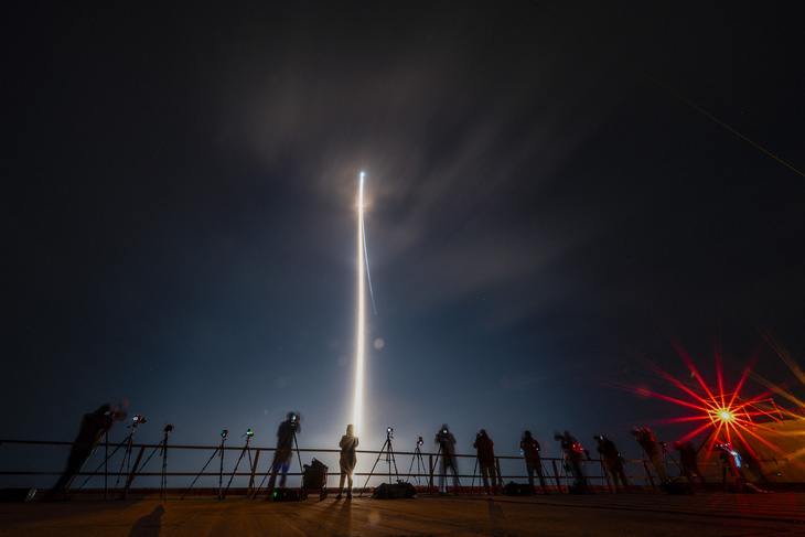 Lúc 2h18 sáng 8-1, tên lửa Vulkan chở tàu đổ bộ Mặt trăng Peregrine được phóng từ Mũi Canaveral, Florida - Ảnh: AFP