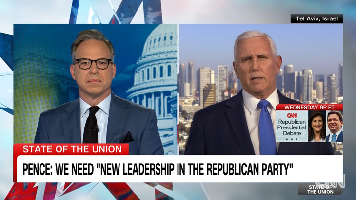 Ảnh chụp màn hình cựu phó tổng thống Mỹ Mike Pence (phải) chia sẻ về vụ bạo động tại tòa nhà Quốc hội hôm 6-1-2021 trên sóng Đài CNN ngày 7-1-2024