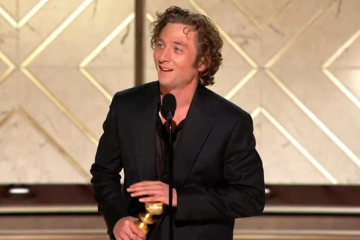 Vẫn là lĩnh vực truyền hình, Jeremy Allen White vừa được trao Quả cầu vàng cho Nam chính xuất sắc nhất - Thể loại nhạc kịch hay hài (Best Performance by an Actor in a Television Series - Comedy or Musical) với vai diễn đầu bếp Carmy trong The Bear. Năm ngoái, vai diễn này cũng mang về cho anh một Quả cầu vàng ở cùng hạng mục. Vẫn là lĩnh vực truyền hình, Jeremy Allen White vừa được trao Quả cầu vàng cho Nam chính xuất sắc nhất - Thể loại nhạc kịch hay hài (Best Performance by an Actor in a Television Series - Comedy or Musical) với vai diễn đầu bếp Carmy trong The Bear. Năm ngoái, vai diễn này cũng mang về cho anh một Quả cầu vàng ở cùng hạng mục.