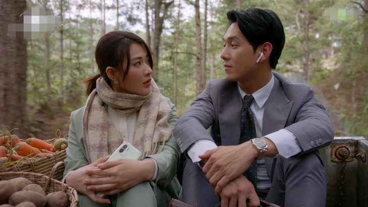 Mối quan hệ dan díu mập mờ của Huy Hoàng (Song Luân) và Nhật Phương (Minh Trang) trên phim ngày càng nhận 'gạch đá' dữ dội