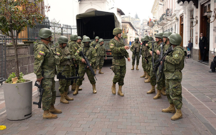 Ecuador ban hành tình trạng khẩn cấp, nhiều cảnh sát bị bắt cóc