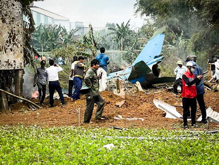 Hiện trường nơi chiếc máy bay Su-22 rơi tại thị xã Điện Bàn, tỉnh Quảng Nam sáng 9-1 
