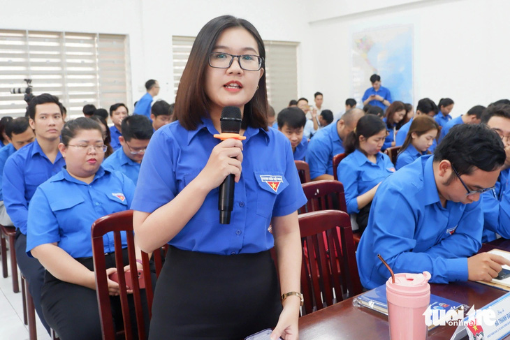 Chị Nguyễn Thị Ngọc Khánh, bí thư Đoàn Trường đại học Khoa học xã hội và Nhân văn (Đại học Quốc gia TP.HCM), phát biểu tại hội nghị - Ảnh: K.ANH