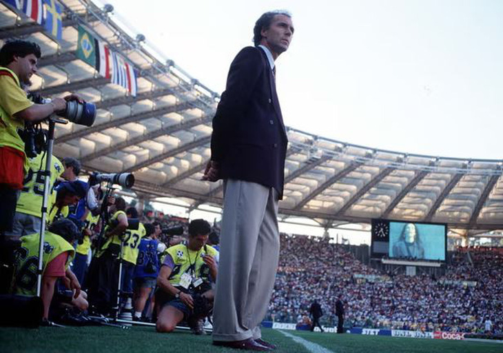 HLV Beckenbauer khi dẫn dắt tuyển Đức vô địch World Cup 1990 - Ảnh: Getty