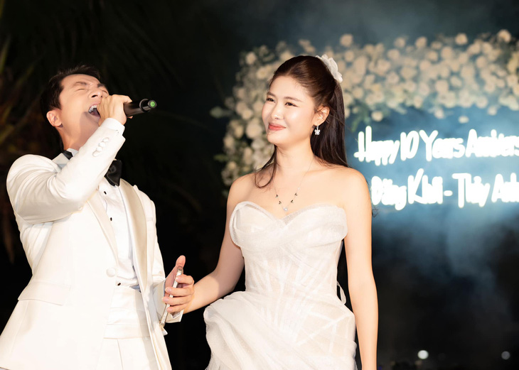 Đăng Khôi từng hát trong tiệc kỷ niệm 10 năm ngày cưới với Thủy Anh