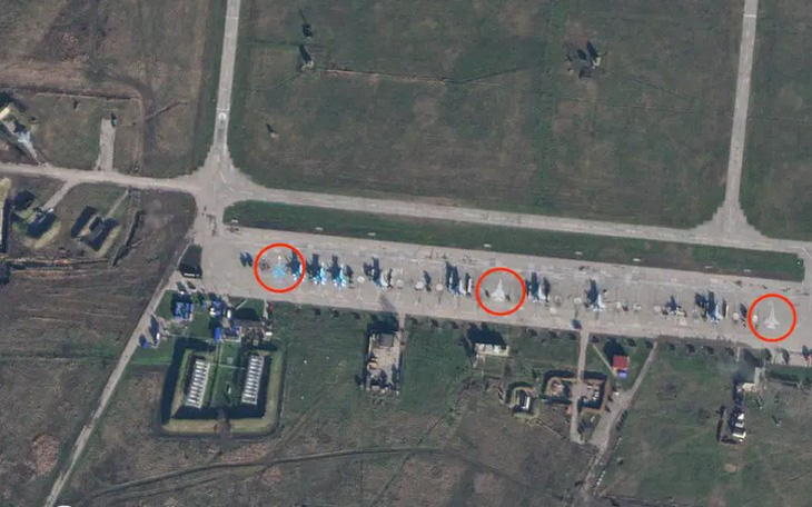 Nga vẽ máy bay chiến đấu giả tại các sân bay để lừa drone Ukraine?