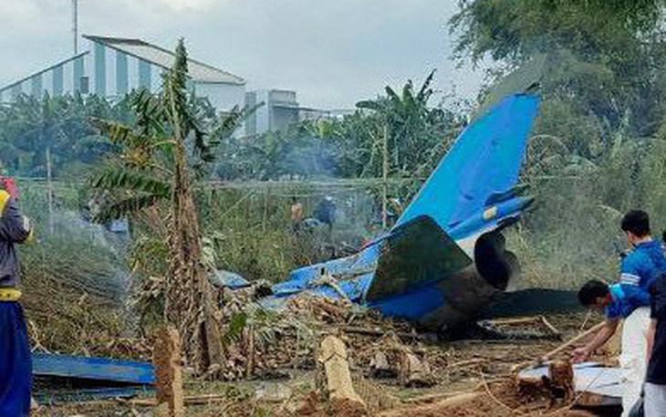 Phi công nhảy dù an toàn, một người dân bị thương trong vụ máy bay rơi ở Quảng Nam