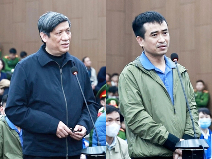 Cựu bộ trưởng Nguyễn Thanh Long và tổng giám đốc Việt Á Phan Quốc Việt tại phiên tòa - Ảnh: GIANG LONG