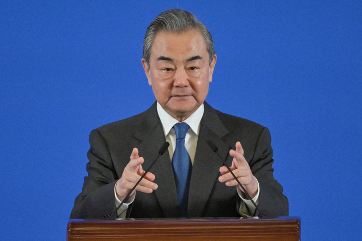 Ngoại trưởng Trung Quốc Vương Nghị phát biểu ở Điếu Ngư Đài, Bắc Kinh, ngày 9-1-2024 - Ảnh: AFP
