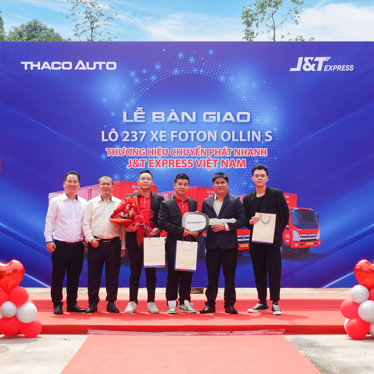 THACO AUTO bàn giao lô 237 xe tải Foton Ollin cho J&T Express Việt Nam - Ảnh 2.