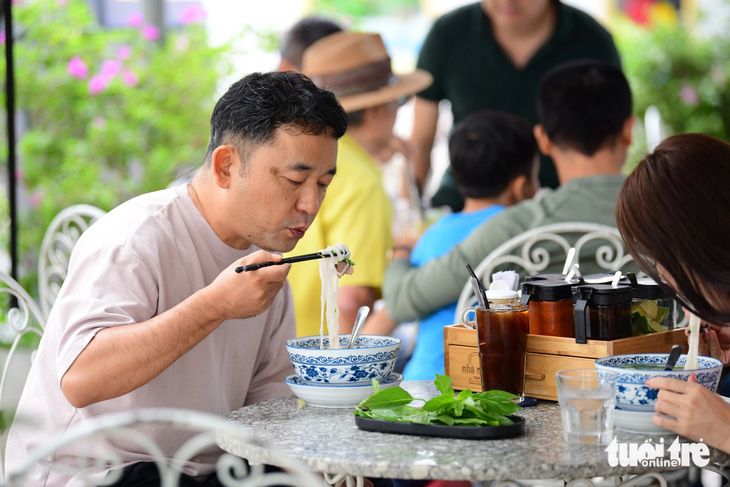 Việt Nam là điểm đến được ưa thích nhất của thực khách Hàn Quốc  - Ảnh 1.