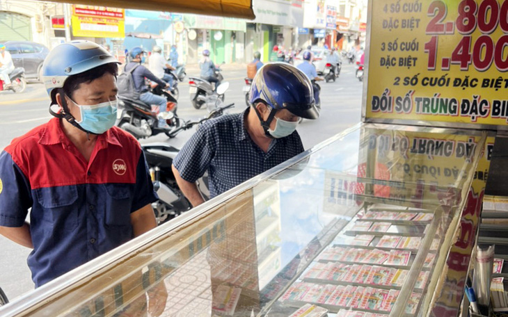 Khóc, cười giấc mơ đổi đời từ vé số - Kỳ 5: Sốc toàn tập 'tiệc vé số' tình thương mến thương - Ảnh 3.