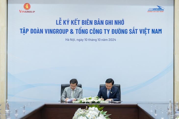 Vingroup ký kết hợp tác thúc đẩy chuyển đổi xanh với Tổng công ty Đường sắt Việt Nam - Ảnh 2.