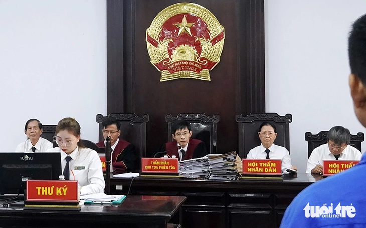 Tạm dừng phiên tòa xử thanh tra giao thông để xác minh một bị cáo mắc bệnh ‘ảo giác âm thanh’ - Ảnh 1.