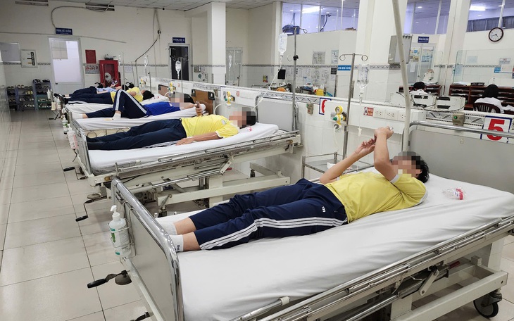 Điều tra dịch tễ, xét nghiệm độc chất trong vụ 6 học sinh nghi ngờ bị ngộ độc thực phẩm - Ảnh 1.