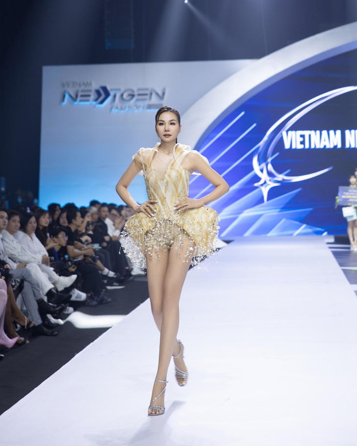 Thanh Hằng là 'huyền thoại thời trang Việt' - Ảnh 5.
