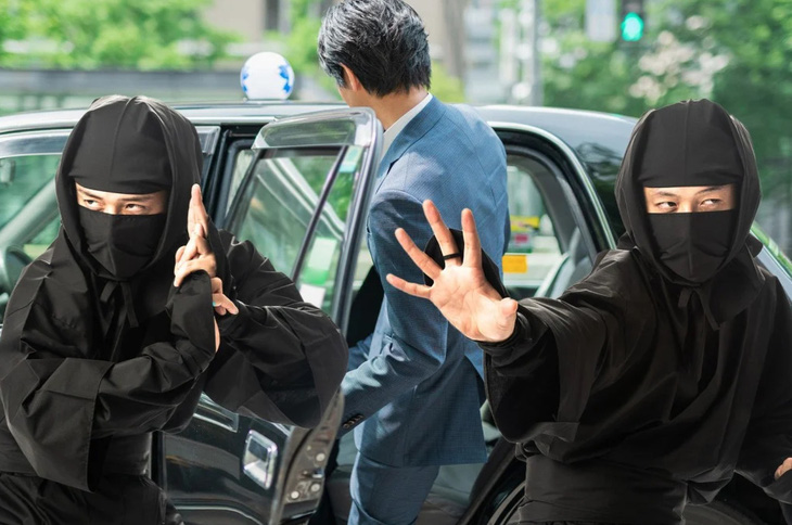 Tài xế taxi Nhật Bản gây ấn tượng khi hoá thân thành ninja, vệ sĩ - Ảnh 1.