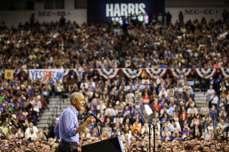 Ông Obama ‘mê hoặc’ công chúng khi vận động cho bà Harris - Ảnh 2.