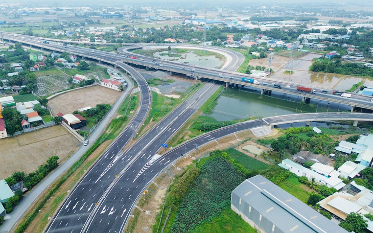 Đưa 22km phía Tây cao tốc Bến Lức - Long Thành vào khai thác trước Tết 2025 - Ảnh 2.