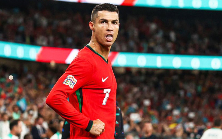 Cú đánh đầu 2m93 của Ronaldo thành cảm hứng thiết kế đồng hồ - Ảnh 5.