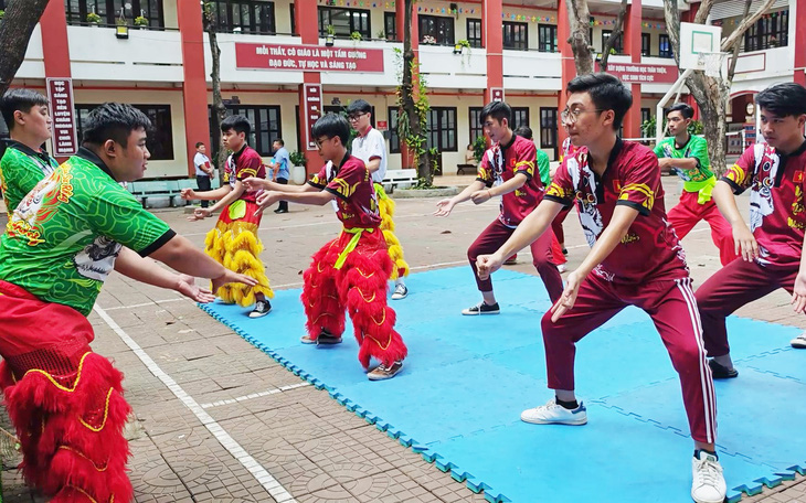 Rộn ràng không khí Xuân Ất Tỵ 2025 với lễ khai mạc giải lân sư rồng quốc tế Quận 5 - Ảnh 7.