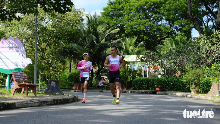 Về Đồng Tháp chạy marathon, ăn canh chua cá linh   - Ảnh 3.