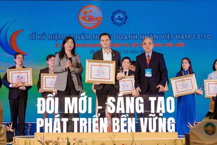 PNJ được vinh danh Doanh nghiệp TP.HCM tiêu biểu năm 2024 - Ảnh 1.