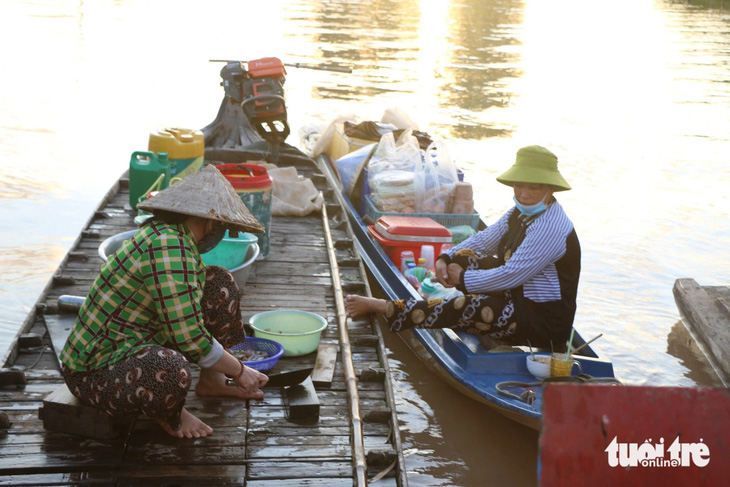 Tuần này, mực nước trên sông Hậu tại Long Xuyên trên báo động 3 - Ảnh 2.