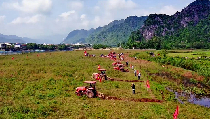 Lạ kỳ cuộc thi… cày ruộng của nông dân Phong Nha, cuốn hút khách du lịch