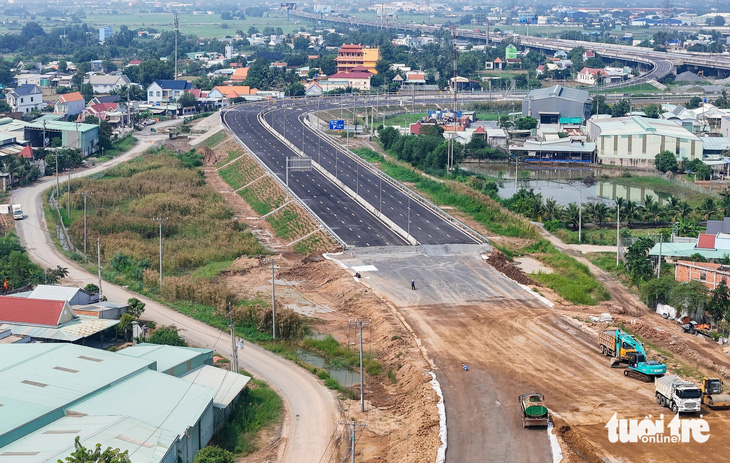 Đoạn cao tốc Bến Lức - Long Thành 'xịn, mịn' sắp khai thác năm nay  - Ảnh 3.