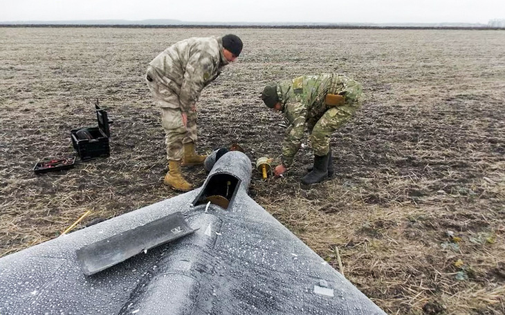 Nga lại phóng loạt drone vào Ukraine, nhắm vào vùng gần thủ đô - Ảnh 1.