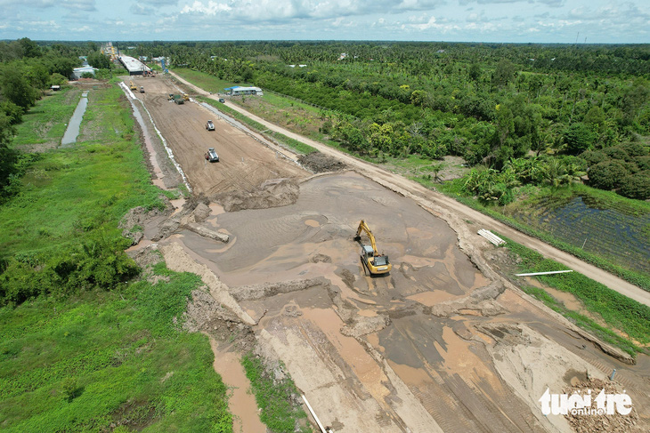 Thủ tướng tiếp tục làm việc, gỡ khó cho các dự án đường cao tốc - Ảnh 2.