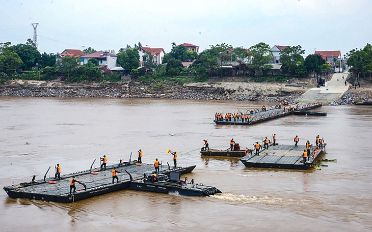 Lực lượng công binh sẽ duy trì hoạt động cầu phao đến hết 6-2026 - Ảnh 1.