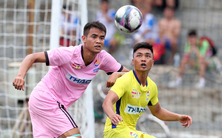 Trọng tài Giải bóng đá công nhân, viên chức khảo sát sân chuyên nghiệp như V-League - Ảnh 4.