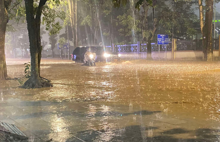 Ngày và đêm nay, vùng núi Bắc Bộ mưa to, đề phòng mưa lớn cục bộ gây lũ quét, sạt lở đất - Ảnh 2.